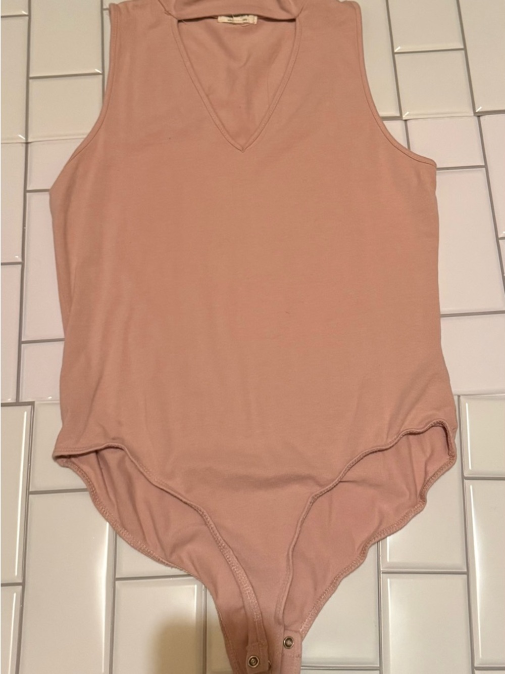 V-Neck Sleeveless Snap Bodysuit in Dusty Blush